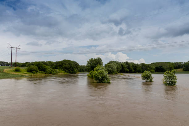 istock SummerThunderstorm & Flooding SummerThunderstorm & Flooding A1R_7793 1325649132