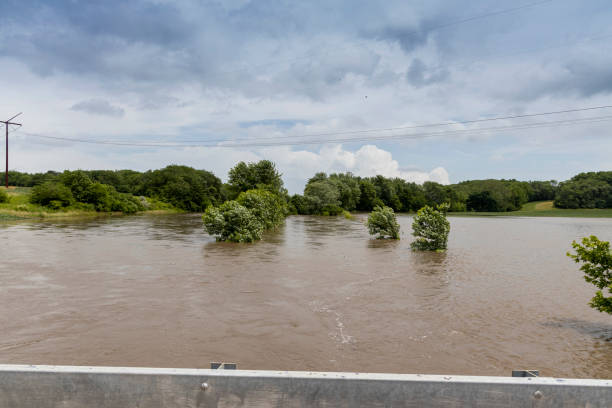 istock SummerThunderstorm & Flooding SummerThunderstorm & Flooding A1R_7792 1325649136