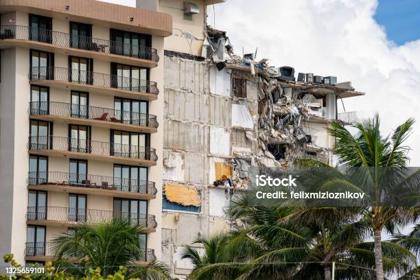 Champlain Towers Remains 2 Days After Collapse Owners Personal Belongings Visible Hanging From The Units Stock Photo - Download Image Now