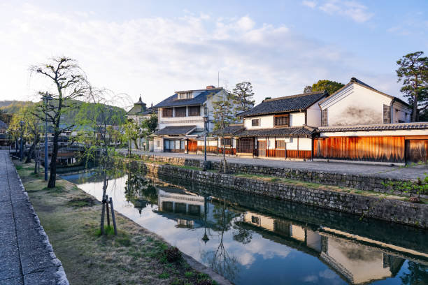 istock On a spring morning, the quiet Kurashiki Bikan Historical Quarter (Kurashiki River) 1325712007