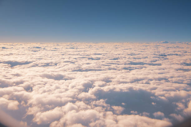 비행기 장면 아름다운 자연과 흰 구름 풍경 배경 레, 라다크 인도 - aerial view mid air looking at view cityscape 뉴스 사진 이미지
