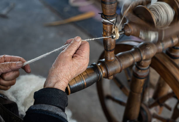 Thread in the Old spinning wheel. carpet making. close up Thread in the Old spinning wheel spinning photos stock pictures, royalty-free photos & images
