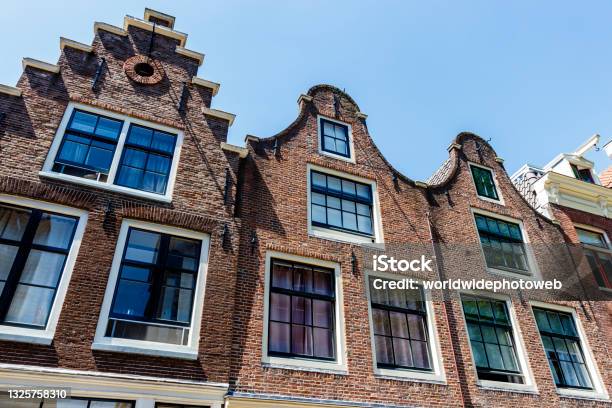17th Century Houses At Zandhoek Realeneiland Amsterdam Noordholland The Netherlands Europe Stock Photo - Download Image Now