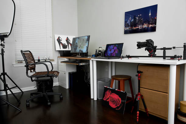 istock Photographers home office 1325778524