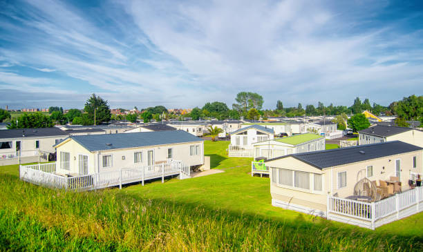 casas estáticas de caravanas - autocaravana fotografías e imágenes de stock