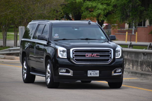 gmc truck - yukon stock-fotos und bilder