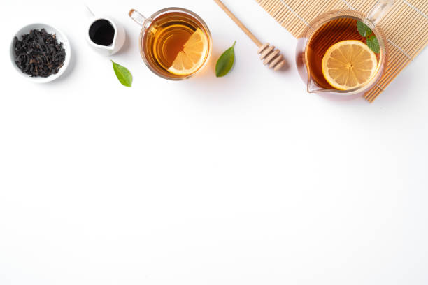레몬과 민트꿀 홍차의 디자인 컨셉 탑 뷰. - mint tea lemon tea leaves glass 뉴스 사진 이미지