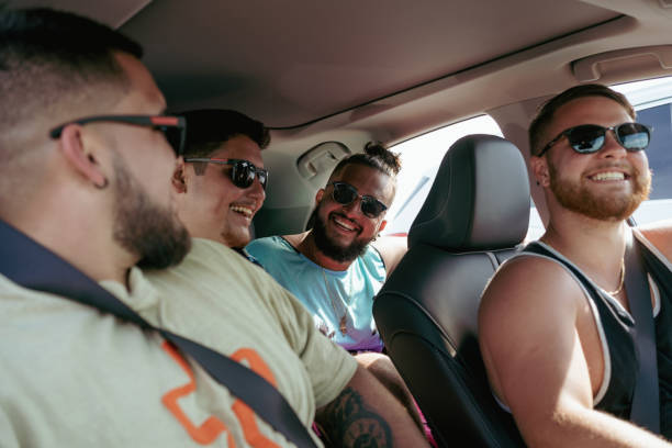 istock Friends going to the beach 1325835052