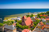 sommerlandschaft-der-stadt-puck-an-der-bucht-von-puck-im-sommer.jpg?b=1&s=170x170&k=20&c=JzPkiFpuHQJZSDI8NE7ICsba2-KO660uIzIWn7mzqoQ=