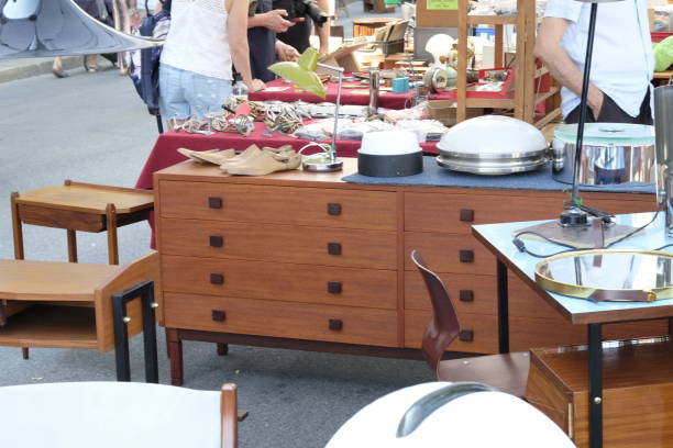 istock Flea Market in Milan 1325876827