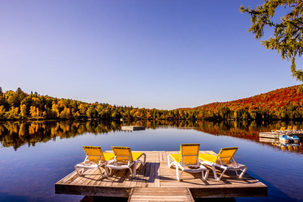 Dock on Lac-Superieur, Mont-tremblant, Quebec, Canada view of a boat dock the Lac-Superieur, misty morning with fog, in Laurentides, Mont-tremblant, Quebec, Canada indian summer stock pictures, royalty-free photos & images