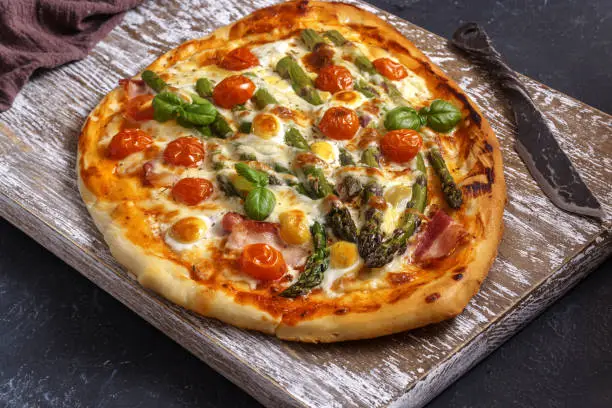 Photo of Asparagus and prosciutto pizza with mozzarella