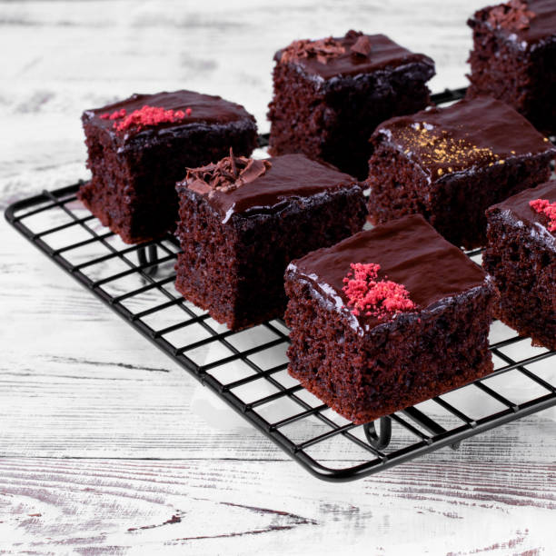 brownie cakes with ganache - dieting food cake sponge cake imagens e fotografias de stock