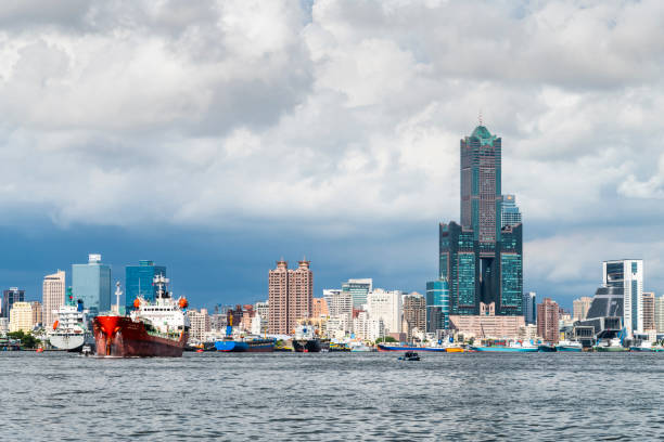 widok na port kaohsiung, tajwan. - 16936 zdjęcia i obrazy z banku zdjęć