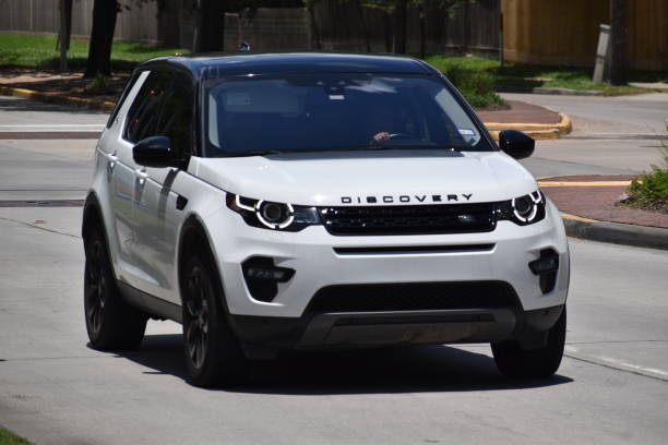 range rover discovery kreuzfahrten in houston tx - editorial sports utility vehicle car jeep stock-fotos und bilder