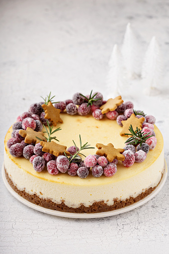 Christmas cheesecake with gingerbread base decorated with sugared cranberries
