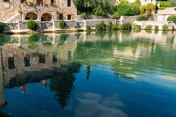 antique thermal baths in the medieval village bagno vignoni, - vignoni imagens e fotografias de stock