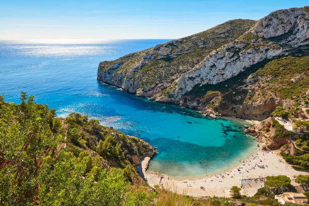 costa panoramica mediterranea spagnola. spiaggia di la granadella. alicante - alicante costa blanca foto e immagini stock