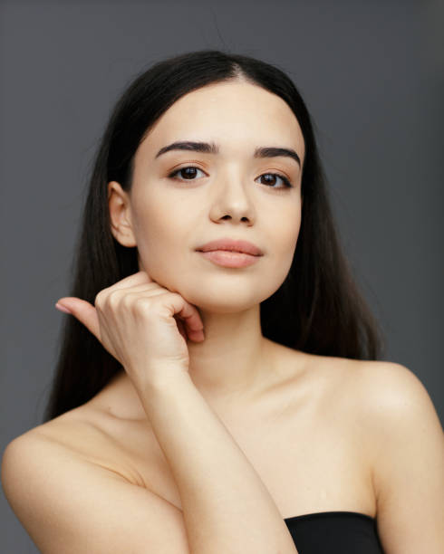 istock Young beautiful glamour woman face 1326079100