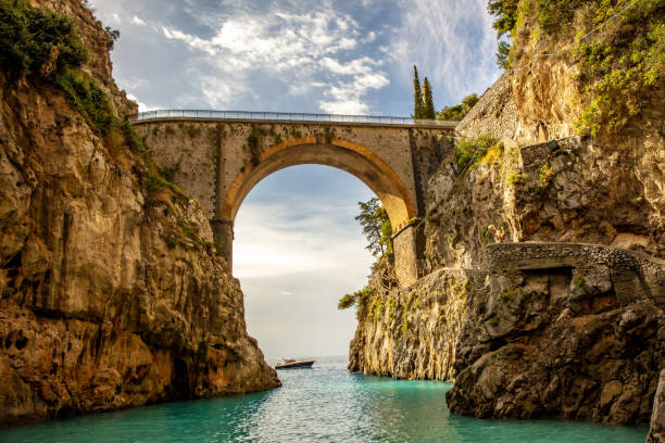 famous fiordo di furore beach at amalfi coast, campania, italy - salerno imagens e fotografias de stock