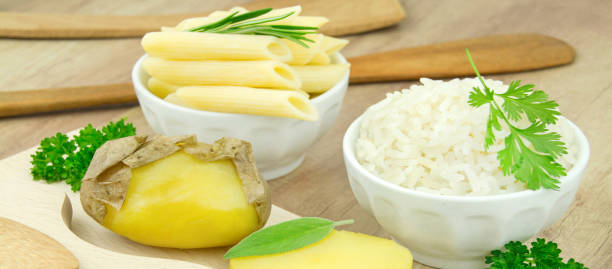 patatas cocidas y enfriadas con arroz y pasta resistente al almidón - starch fotografías e imágenes de stock