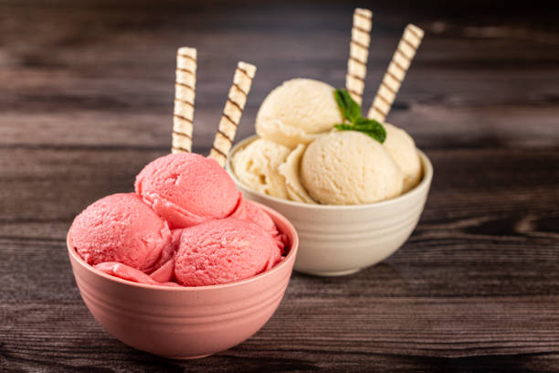 istock Bowls with strawberry and vanilla ice cream. 1326144124