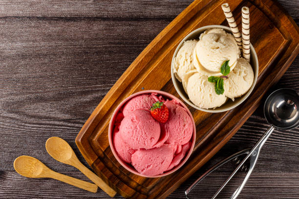 istock Bowls with strawberry and vanilla ice cream. 1326144127