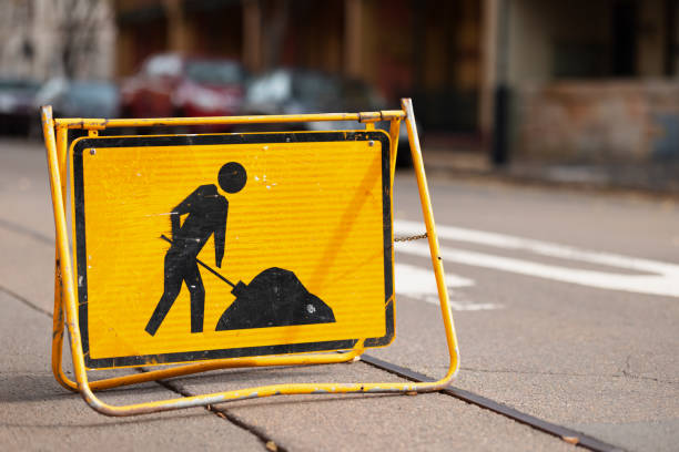 yellow road construction sign - road warning sign road sign blank safety imagens e fotografias de stock