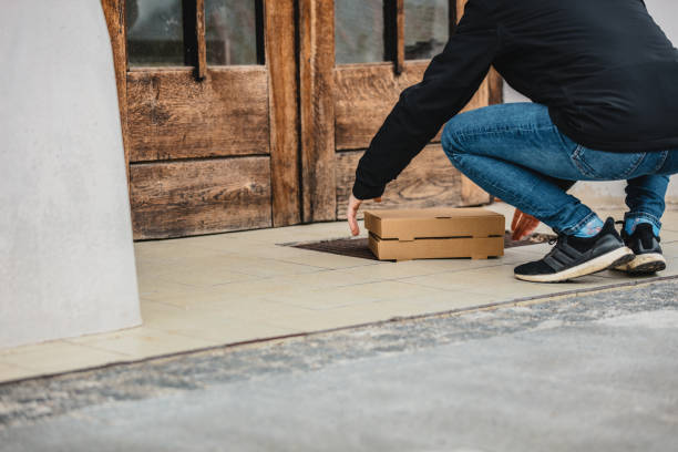istock Delivery man lifting pizza box in hand 1326201915