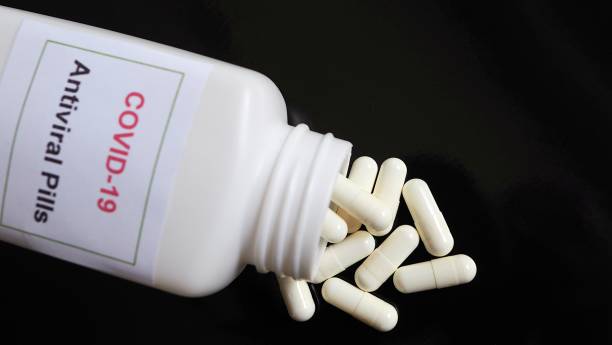 istock Antiviral corona virus pills 1326207484