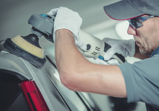 istock Collision Center Worker Polishing Car Body 1326208190