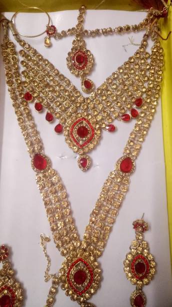 istock Bridal necklece jewellery 1326219847