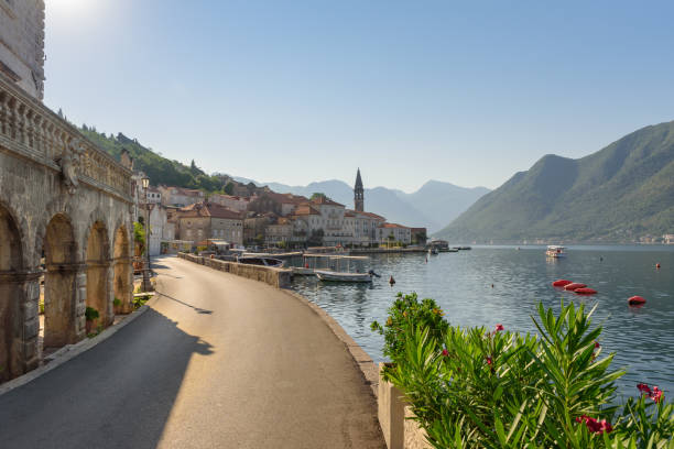 centro storico di perast - montenegro kotor bay fjord town foto e immagini stock