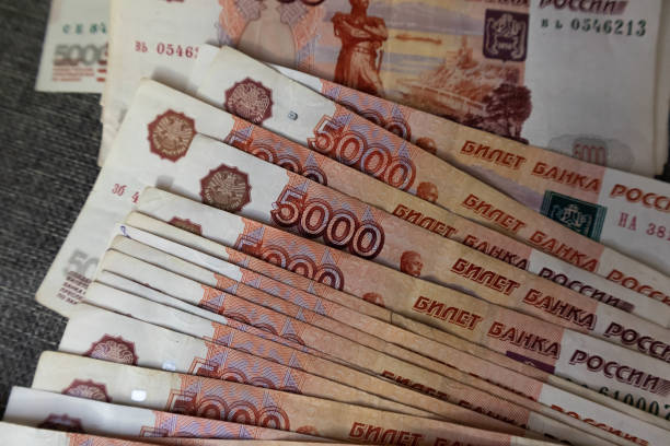 russisches geld - metallböcke stock-fotos und bilder