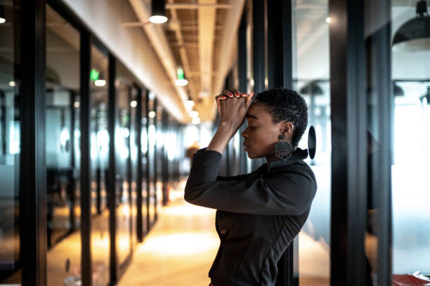 worried young business woman at corridor office - business struggle imagens e fotografias de stock