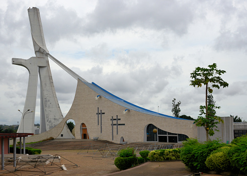 Abidjan, Ivory Coast / Côte d'Ivoire: Saint Paul's Roman Catholic cathedral, Archdiocese of Abidjan - architect Aldo Spirito - triangular-shaped building, invoking the Holy Trinity - Plateau district - 'Cathédrale Saint-Paul d'Abidjan'.