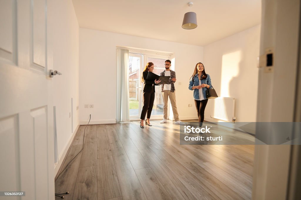 estate agent showround house viewing Real Estate Agent Stock Photo