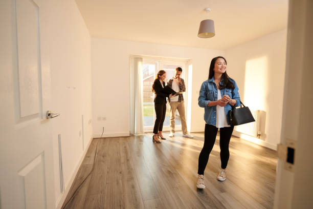 istock house hunting couple 1326353132