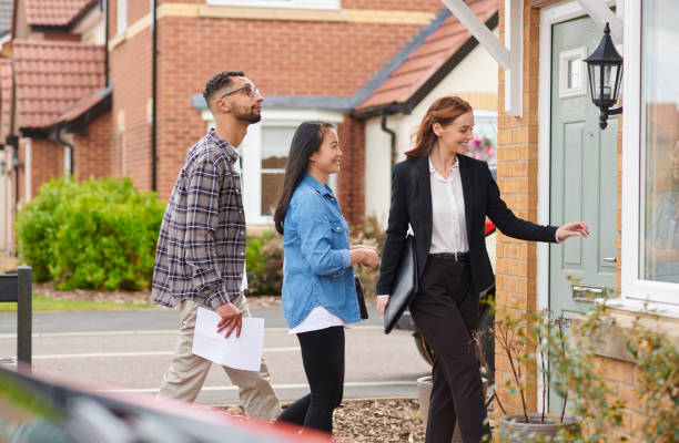 istock house hunting couple 1326353147