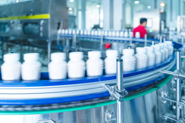 automatisierter produktionsprozess für fabrikmilch - milk bottle milk bottle empty stock-fotos und bilder