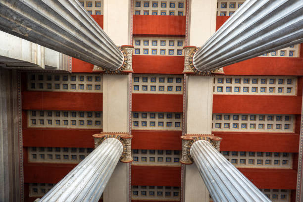 columns of the propylaea in munich kings square, koenigsplatz, germany - propylaeen imagens e fotografias de stock