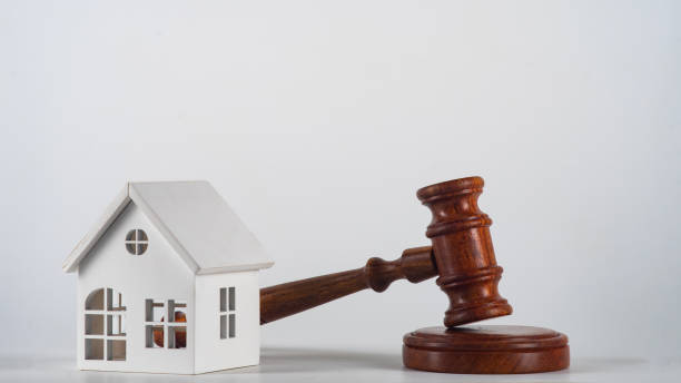 istock Real estate concept : Gavel and block with toy house 1326462996