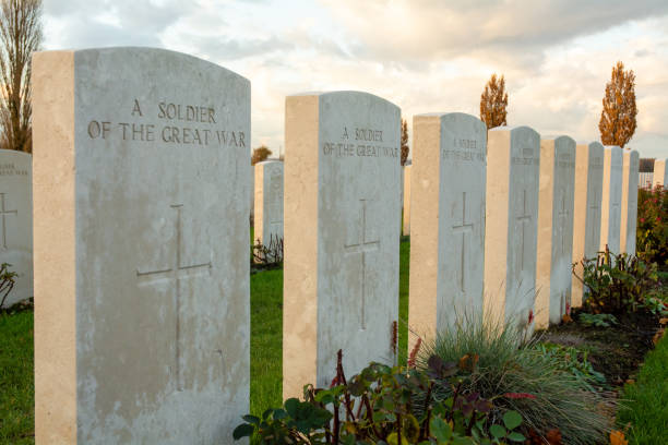 tyne cot cemetery, commonwealth war graves, ypres belgium - flanders war grave war memorial imagens e fotografias de stock