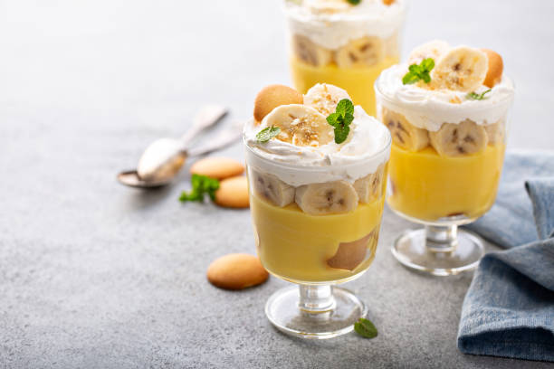istock Banana pudding in small glasses 1326497428