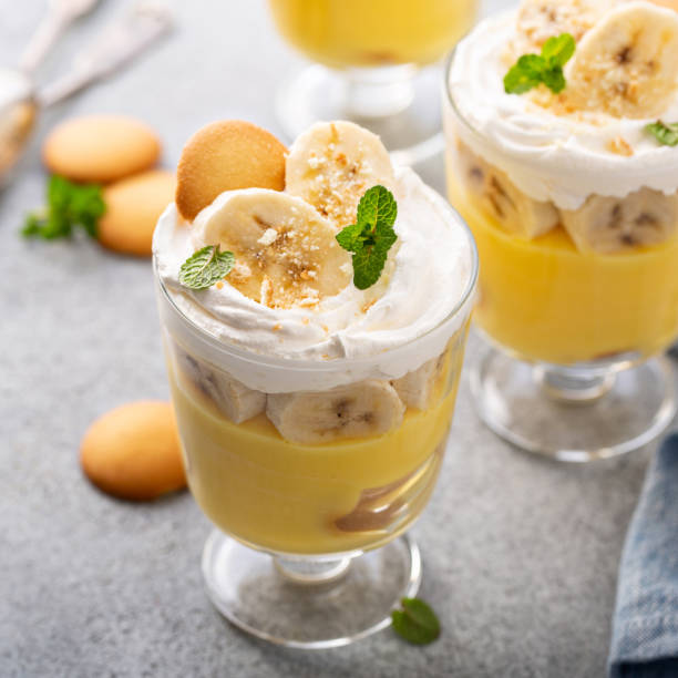 istock Banana pudding in small glasses 1326497435