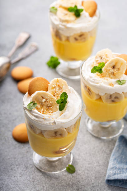 istock Banana pudding in small glasses 1326497437