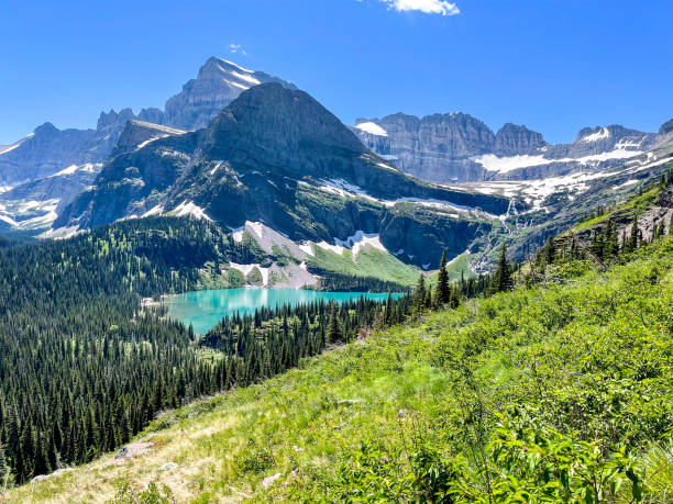 montana beauty - mount grinnel imagens e fotografias de stock