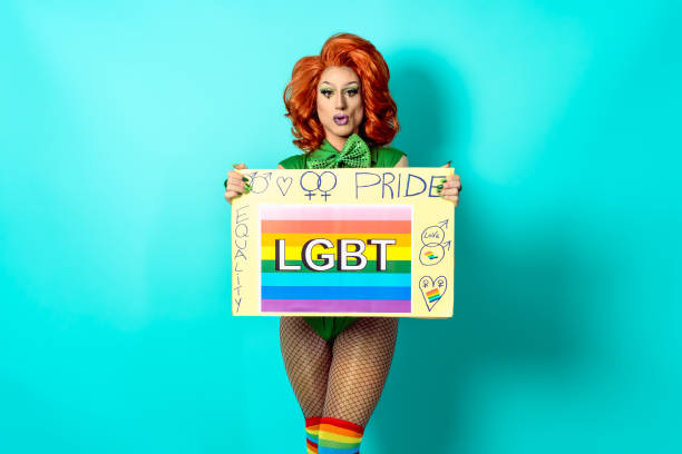 happy drag queen celebrating gay pride holding banner with rainbow flag - lgbtq social movement concept - travesty imagens e fotografias de stock