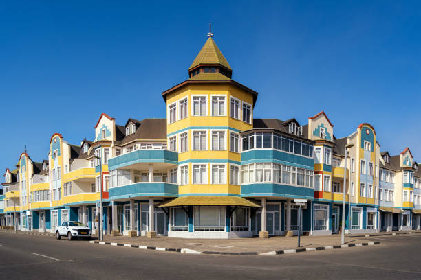 красочные колониальные здания в свакопмунде, намибия - dutch colonial стоковые фото и изображения