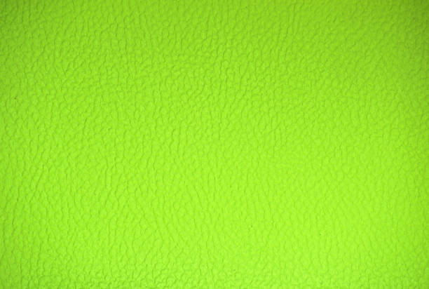 fragment aus echtem leder, hochwertige verarbeitung, in säuregrüner farbe lackiert. - leather green hide textured effect stock-fotos und bilder